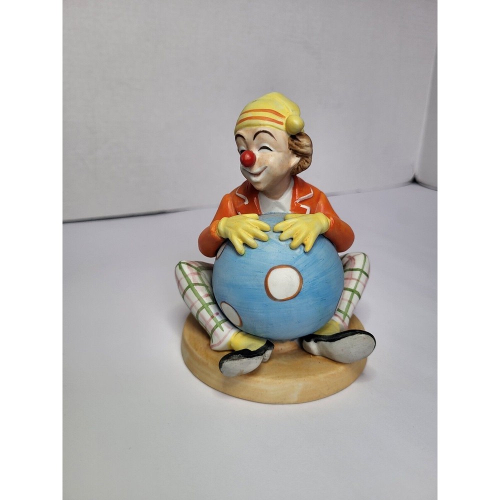 Vintage Lefton China Collectables 4.5" Clown Holding Ball Hand Painted 02355